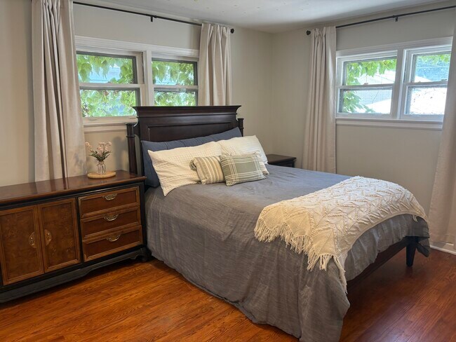 Dormitorio 1 - 319 Dodge Ave