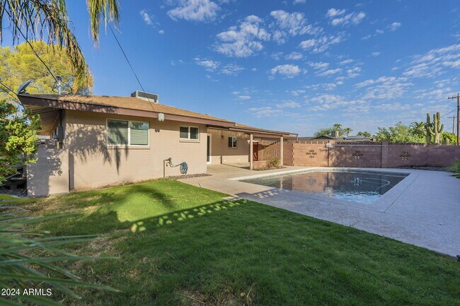Foto del edificio - 4831 N 82nd St