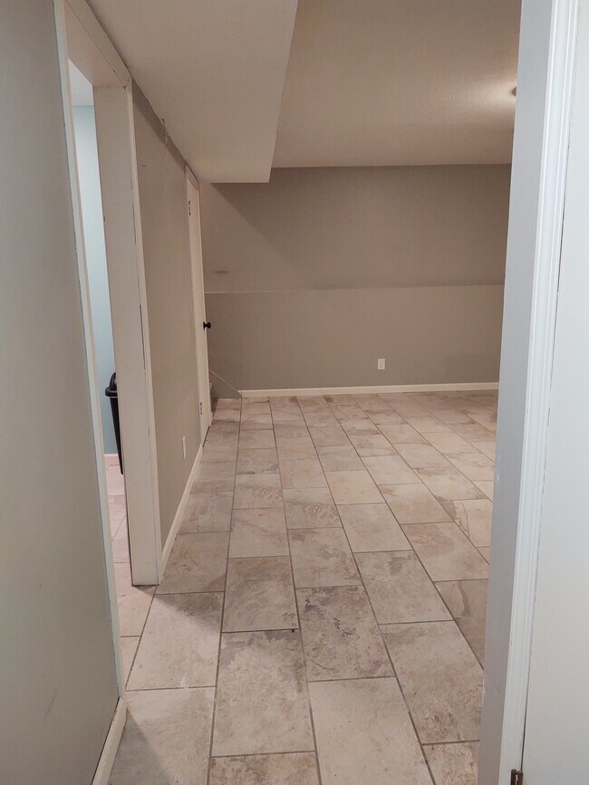 Foto del edificio - 2440 Cedarwood Ave