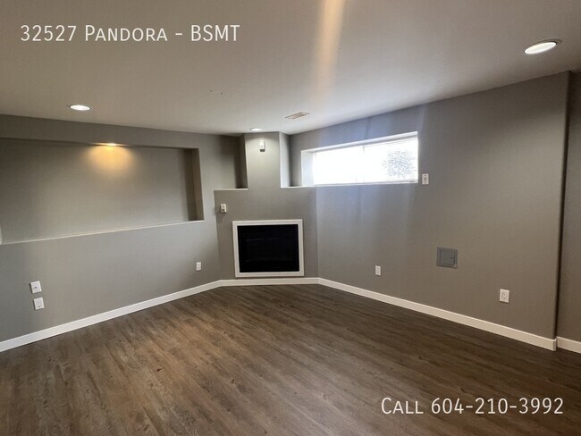 Building Photo - Spacious Suite-Great Price!