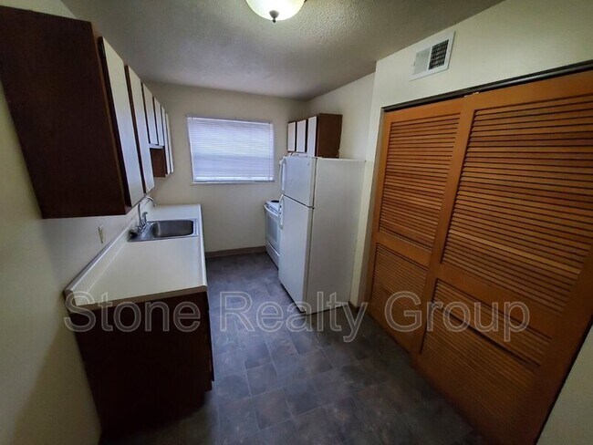Foto del edificio - 820 Poplar Street