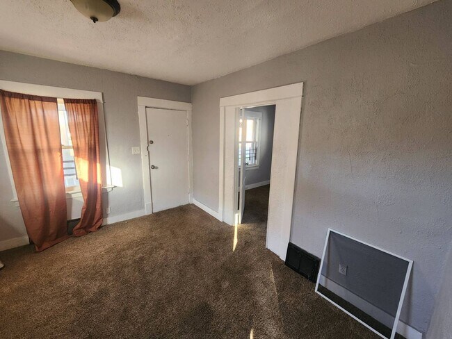 Building Photo - 11702 Honeydale Ave