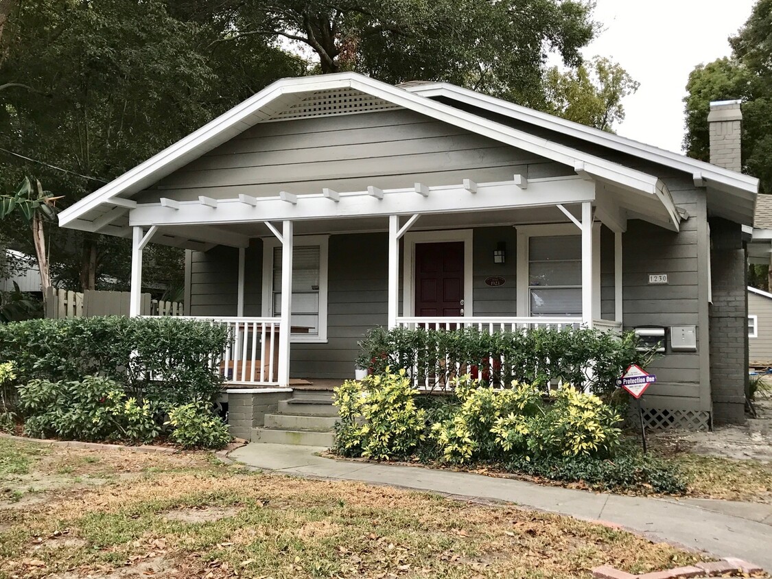 Primary Photo - Cute Downtown 3/1 Bungalow in the Downtown...