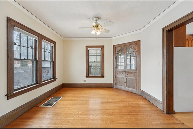 Foto del edificio - 661 Surrey Ave