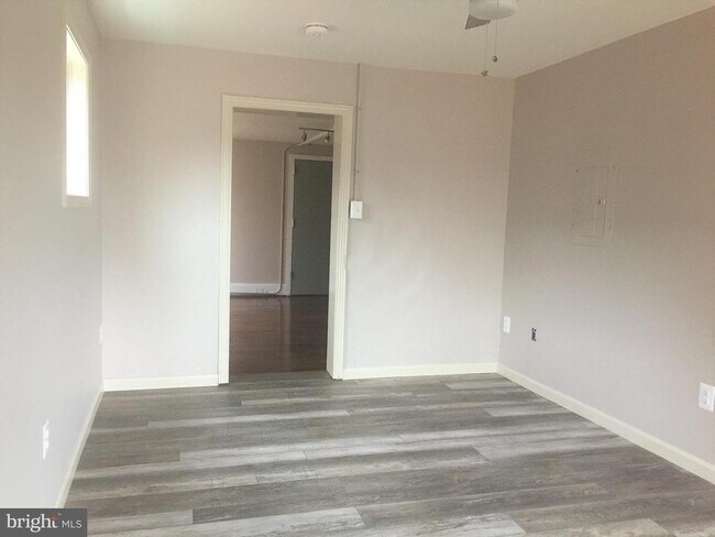 Foto del edificio - 8 W 4th St