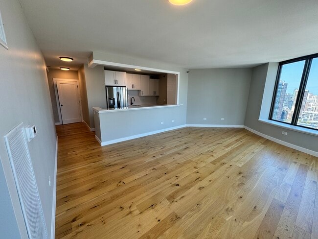 Building Photo - 400 N La Salle Dr