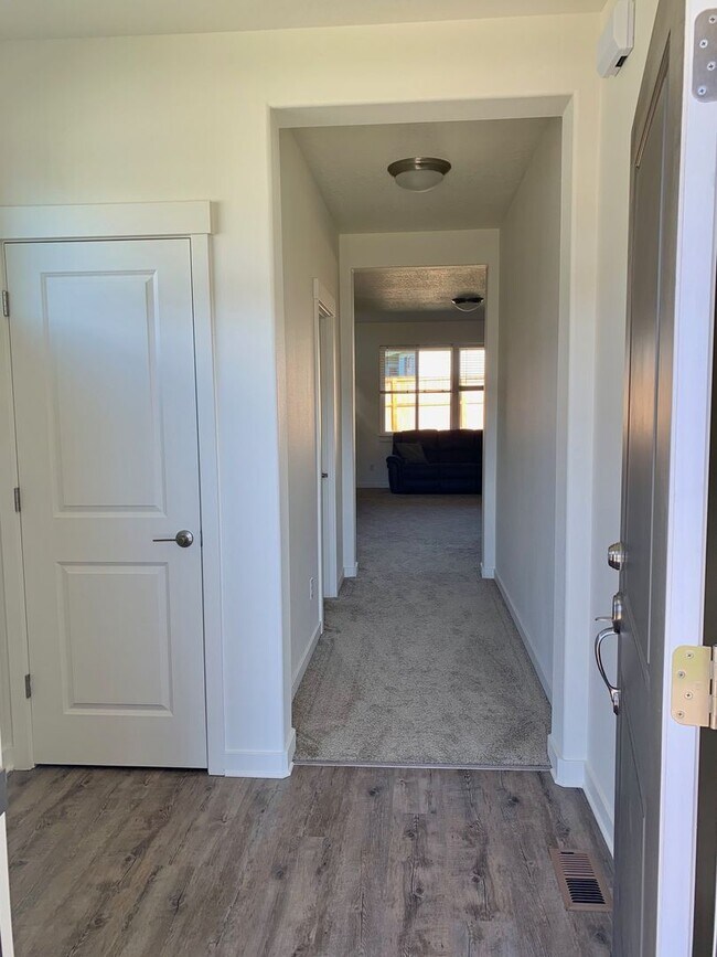 Building Photo - $2,850 - NEW Campanella Estates 2-story, 4...