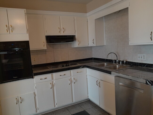 Foto del edificio - 8740 Metcalf Ave