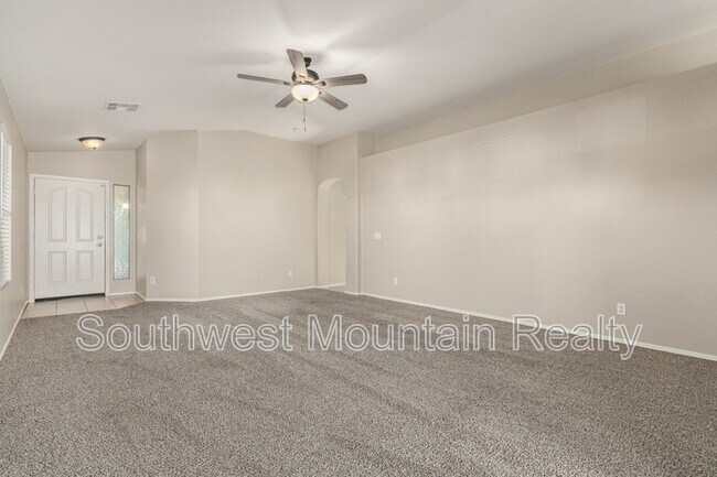 Foto del edificio - 1098 W Oak Tree Ln