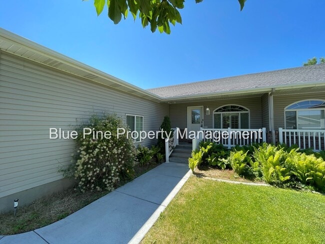 Building Photo - 2409 Brandon Dr