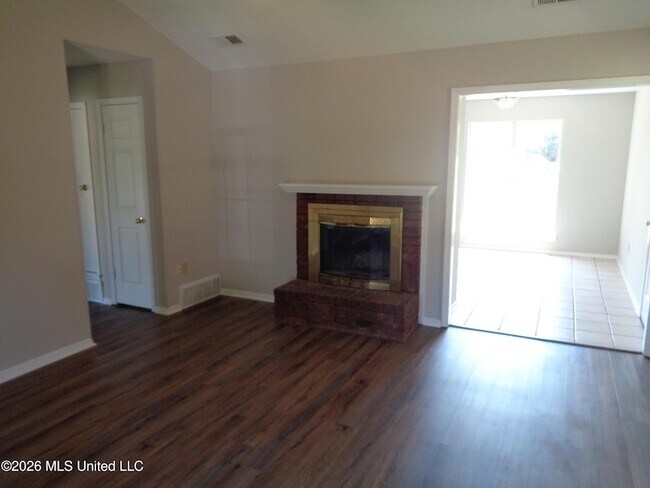 Foto del edificio - 6120 Somerset Dr