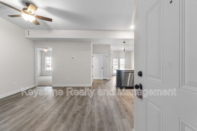 Foto del edificio - 109-B-109 E Johnson Cir