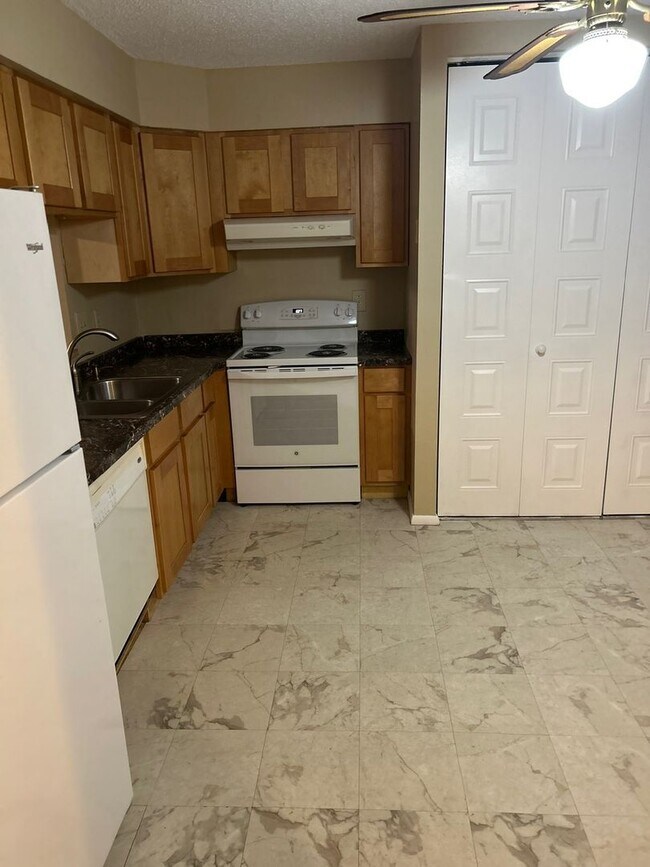 Building Photo - Townhouse Available for Rent  in Charlotte