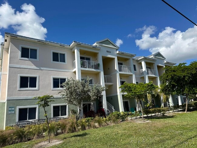 Foto del edificio - 1553 Florida Mango Rd