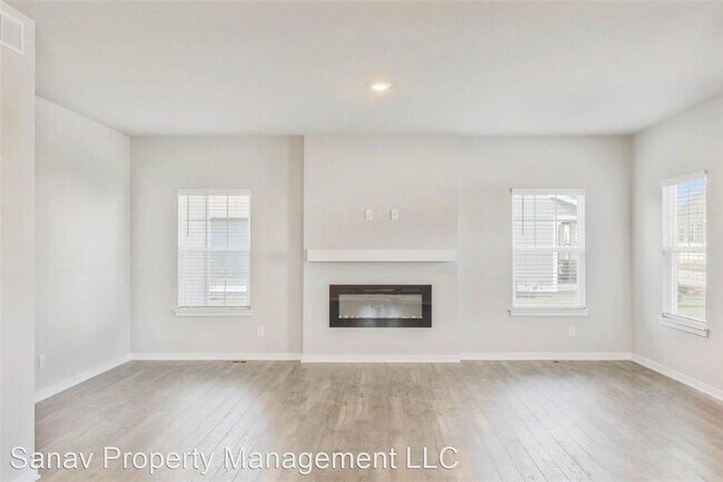 Building Photo - 4 br, 3 bath House - 2416 SW Plaza Parkway