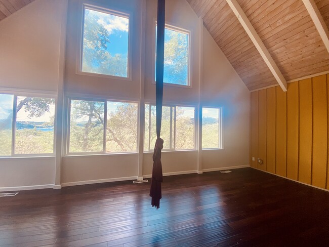 Foto del edificio - 14002 Hemlock Dr