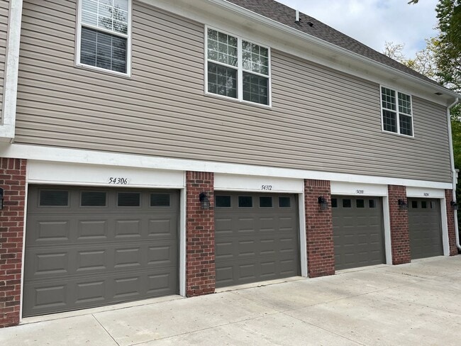 Building Photo - Shelby Township-2 Bedrooms, 2-Baths, Attached garage. Immediate possession!