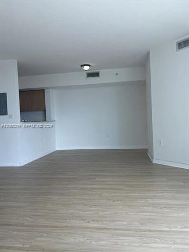 Foto del edificio - 9066 SW 73rd Ct