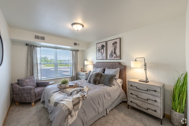 2BR, 2BA - 1,045SF - C - Primary Bedroom - Forest Creek Estates