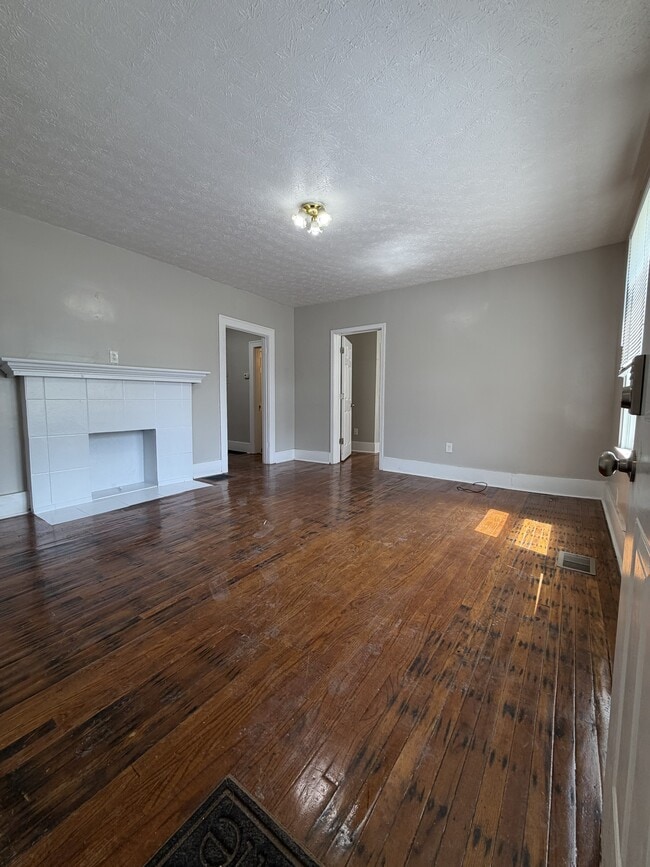 Building Photo - 724 S 38th St
