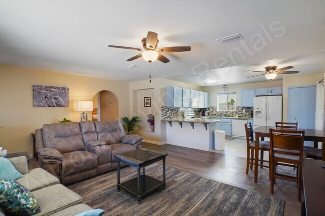 Foto del edificio - FURNISHED 2bd 2ba HOME