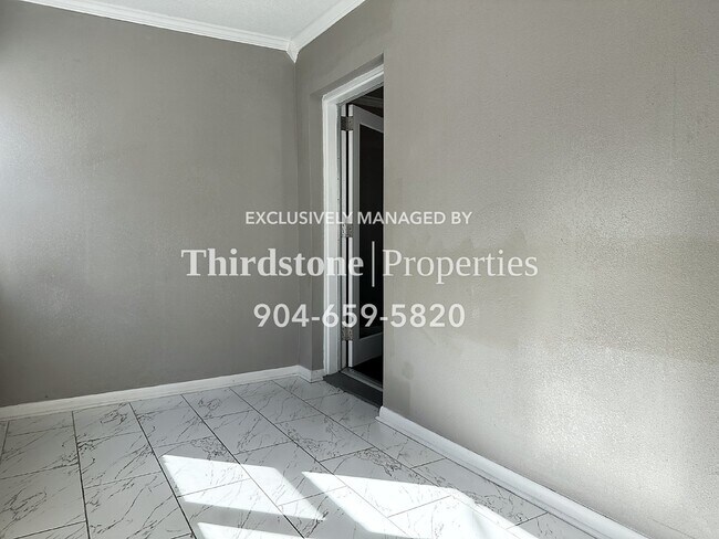 Foto del edificio - 854 Bunker Hill Blvd