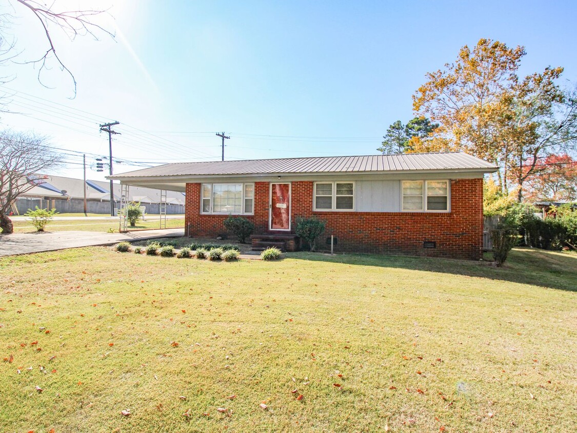 Primary Photo - Nice brick home located on corner lot in A...