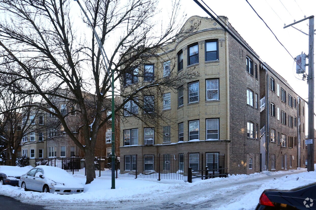 Foto del edificio - 5542 N Artesian Ave