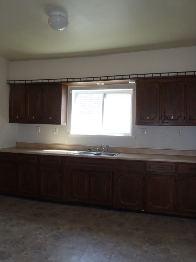 Building Photo - 708 McDonald St