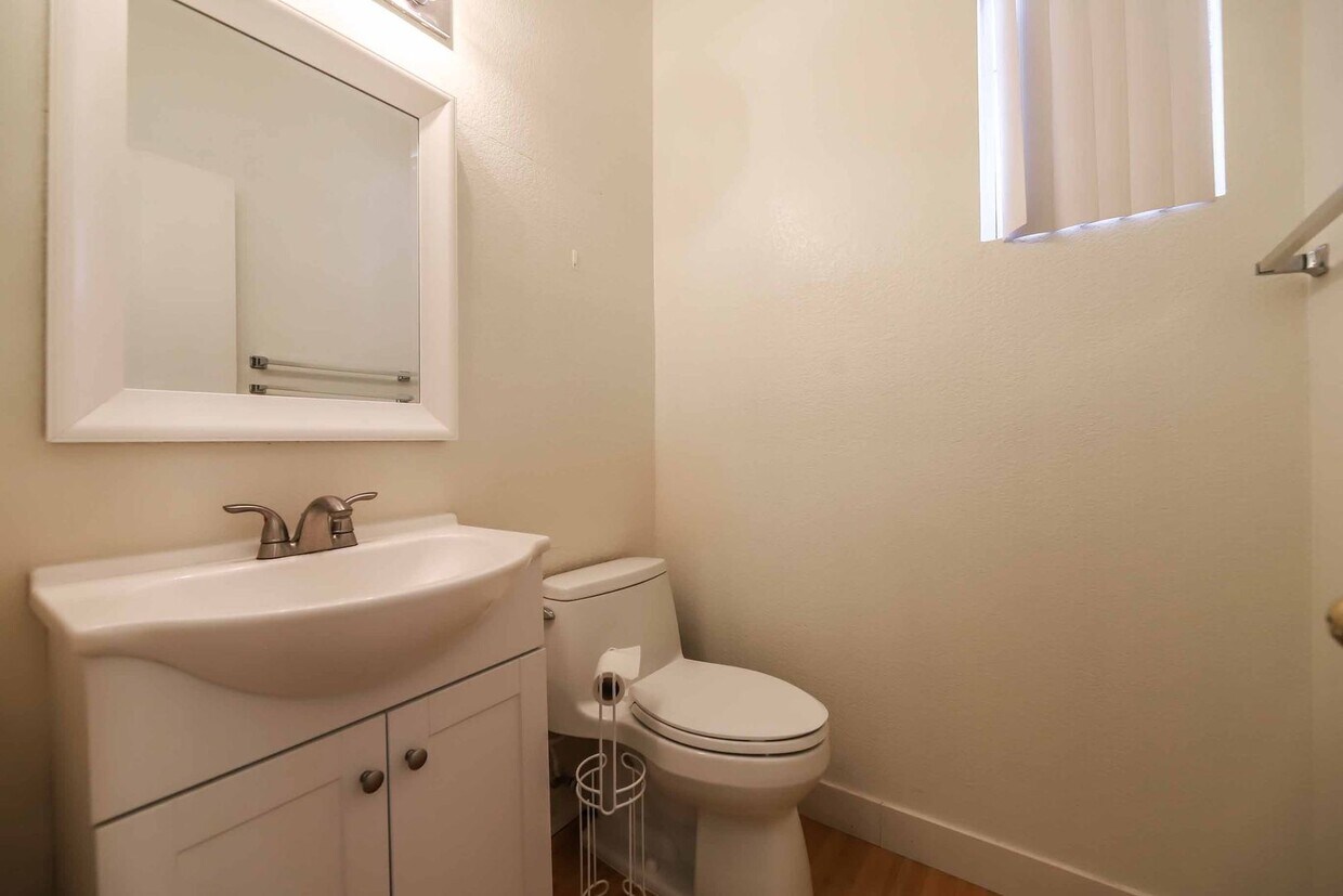 Foto principal - CUTE UPGRADED 3 BEDROOM CONDO IN HENDERSON!