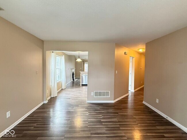 Building Photo - 7006 Long Run Dr