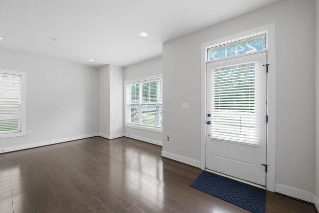 Building Photo - 2413 Glenallan Ave