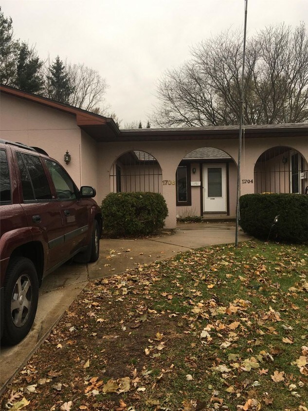 Foto principal - 1706 Packerland Drive
