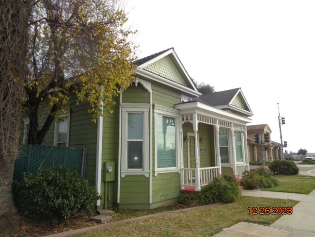 Building Photo - 1120 N 1st Street (FOR RENT)