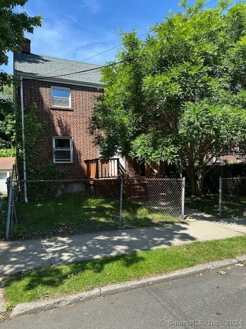 Primary Photo - 155 Clover St