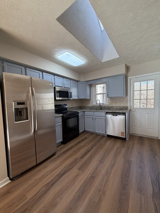 kitchen to back - 2721 Linden Ln