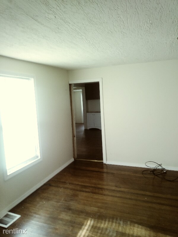 Building Photo - 3 br, 1 bath House - 59 hubbard street
