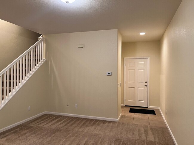 Building Photo - Pocket area Condo at River Park River Oak ...