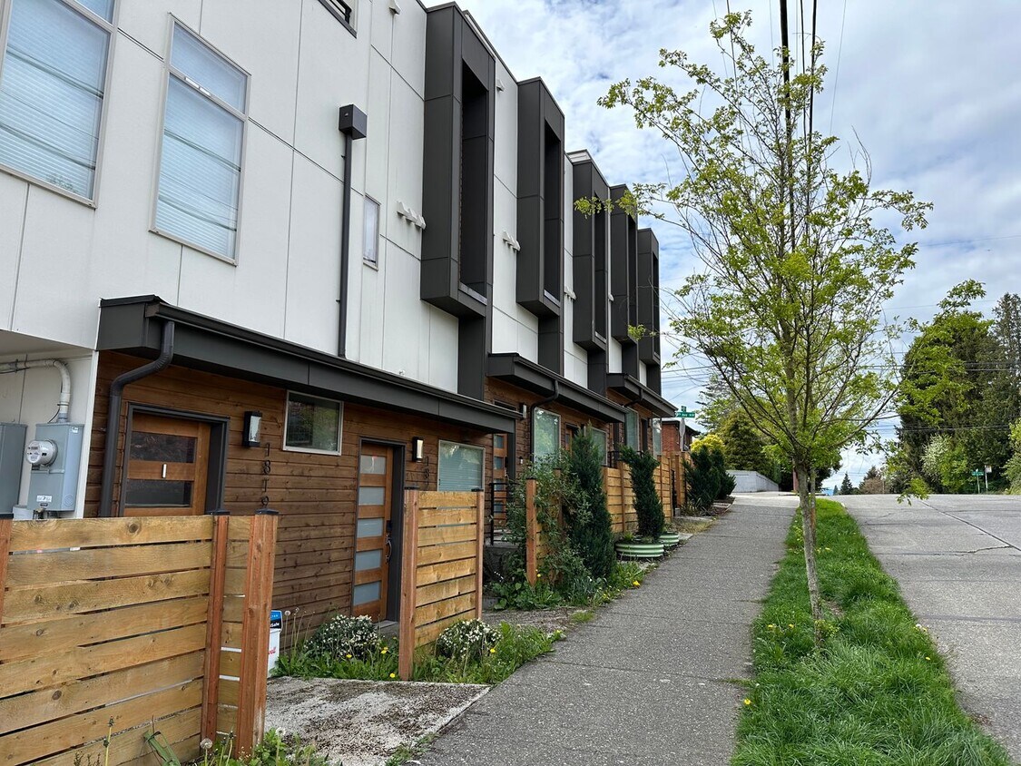 2 Bedroom Sunset Hills Townhouse with Par... - 2 Bedroom  Sunset Hills Townhouse with Par...