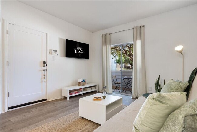 Foto del edificio - 12166 Metric Blvd