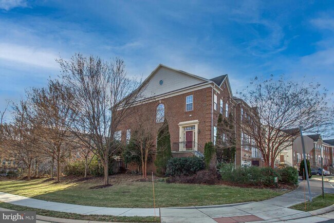 Building Photo - 22000 Avonworth Square