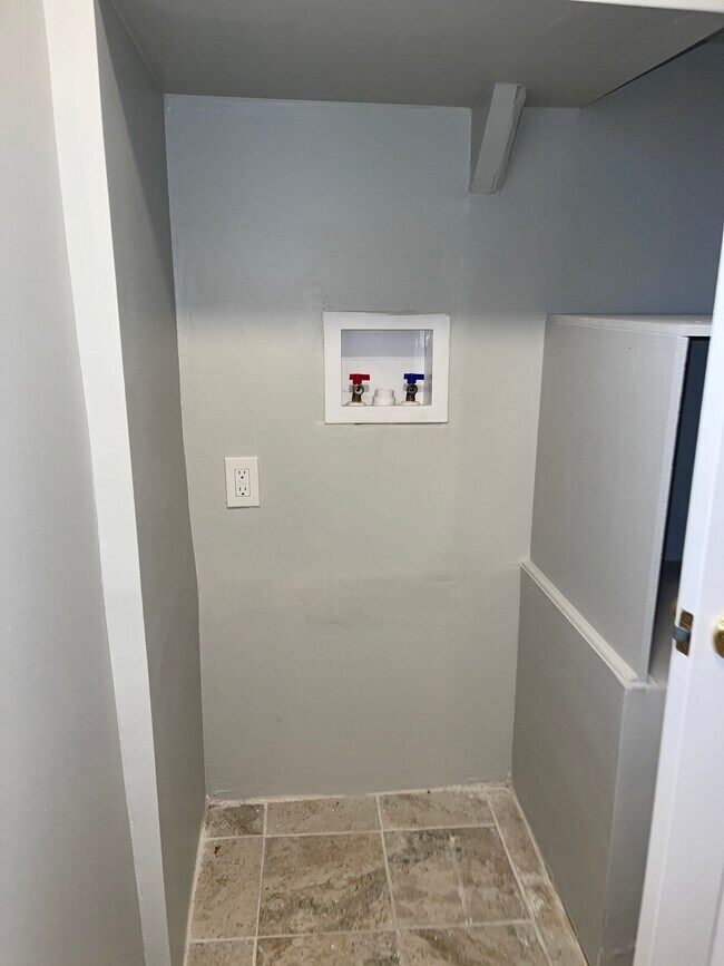 9 Bayard St, Amsterdam, NY 12010 Apartments in Amsterdam, NY