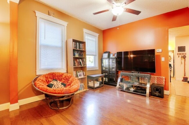 Huge living room painted in warm colors - 5302 Broadway