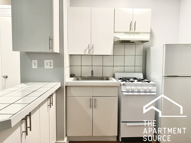 Foto del edificio - 4031 N Kenmore Ave