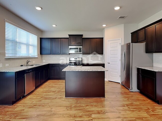 Foto del edificio - 8113 Turnberry Ln