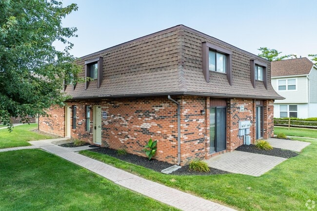 Building Photo - 2 Rockcreek Dr