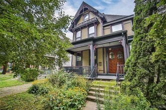 Building Photo - 298 Jersey St