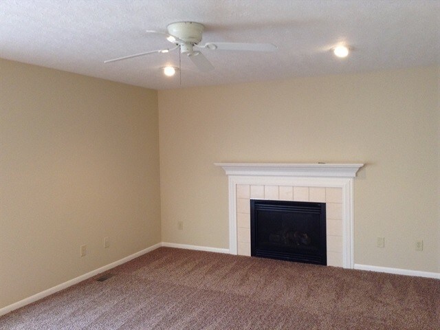 Building Photo - 1907 Peach Blossom Ln