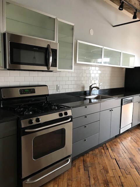 Open Kitchen - 1220 Buttonwood St