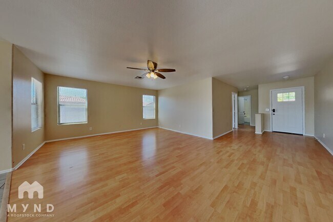 Foto del edificio - 4701 N 92nd Dr